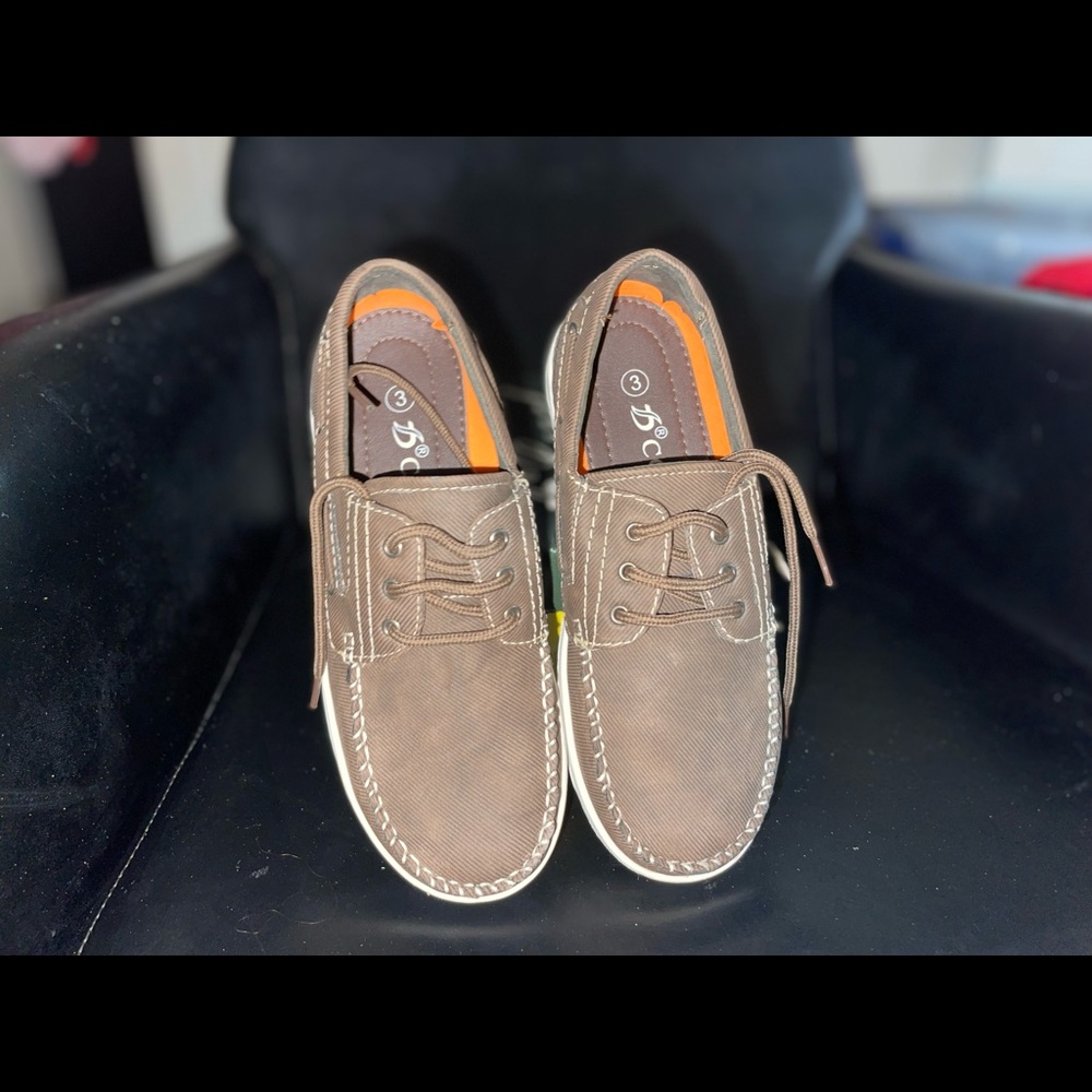 Brand New In Box Boys Dress Casual Shoes / Zapatos casuales de vestir para niños